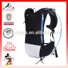 Hydration Pack mit 2L (70 Unzen) Rucksack Wasser Blase Leichter Daypack für Radfahren, Wandern, Camping, Running &amp; Klettern